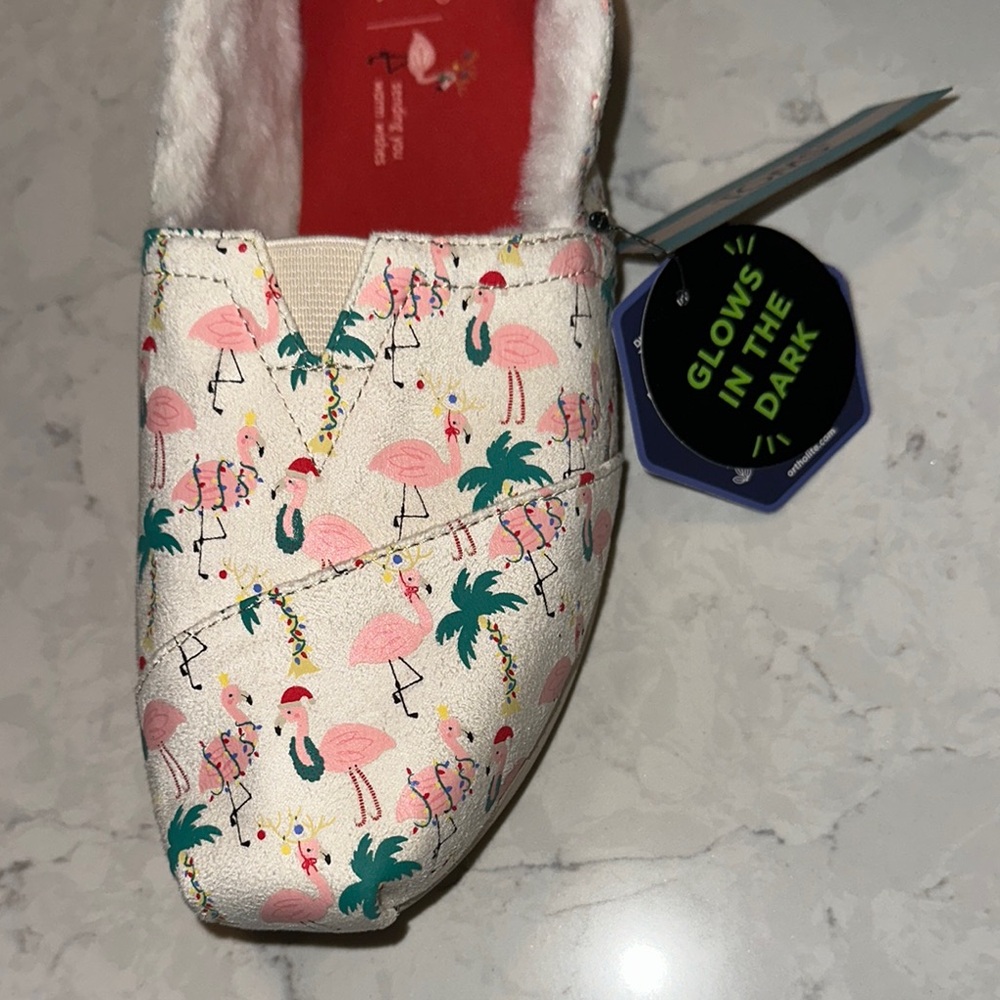 NWT Toms Glow-in-the Dark Christmas Flamingo Slippers - Picture 8 of 9